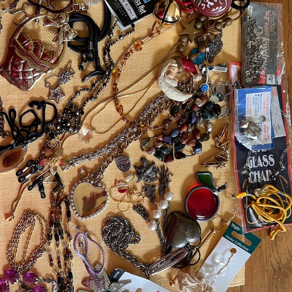 ☎️☎️ LAST CHANCE ☎️☎️ Jewelry Expo this and that! Vintage pieces. - Picture 10 of 17